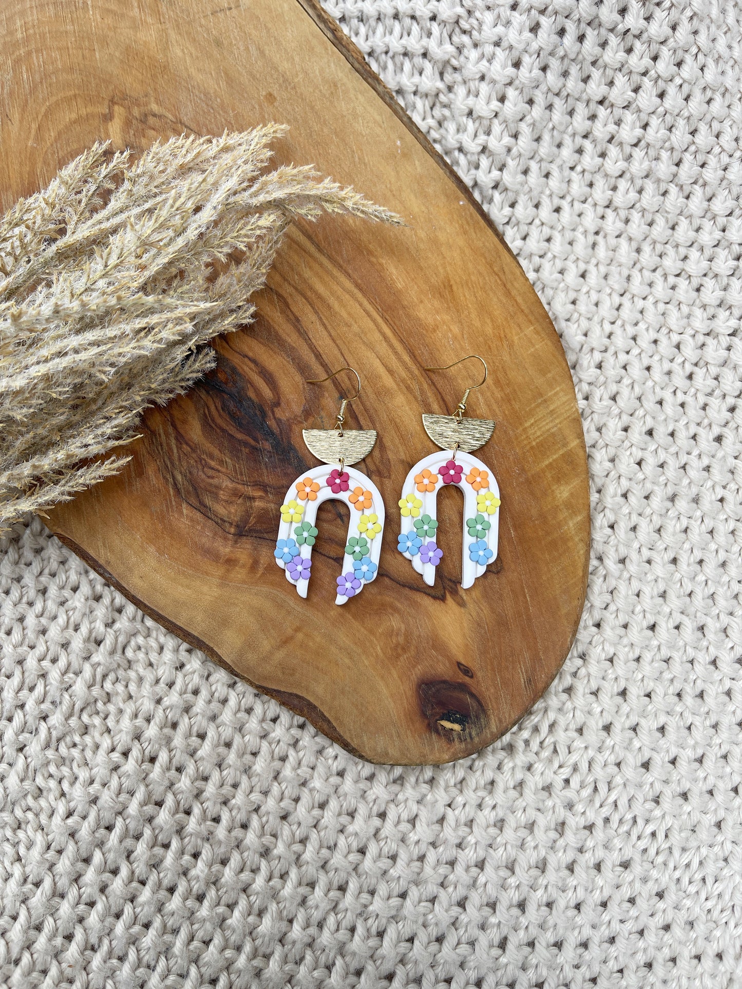 Daisy Arch Clay Earrings